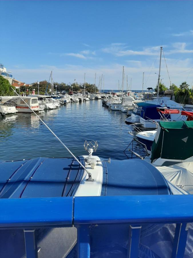 Les Iles D'or Au Port De Grand Climatise *